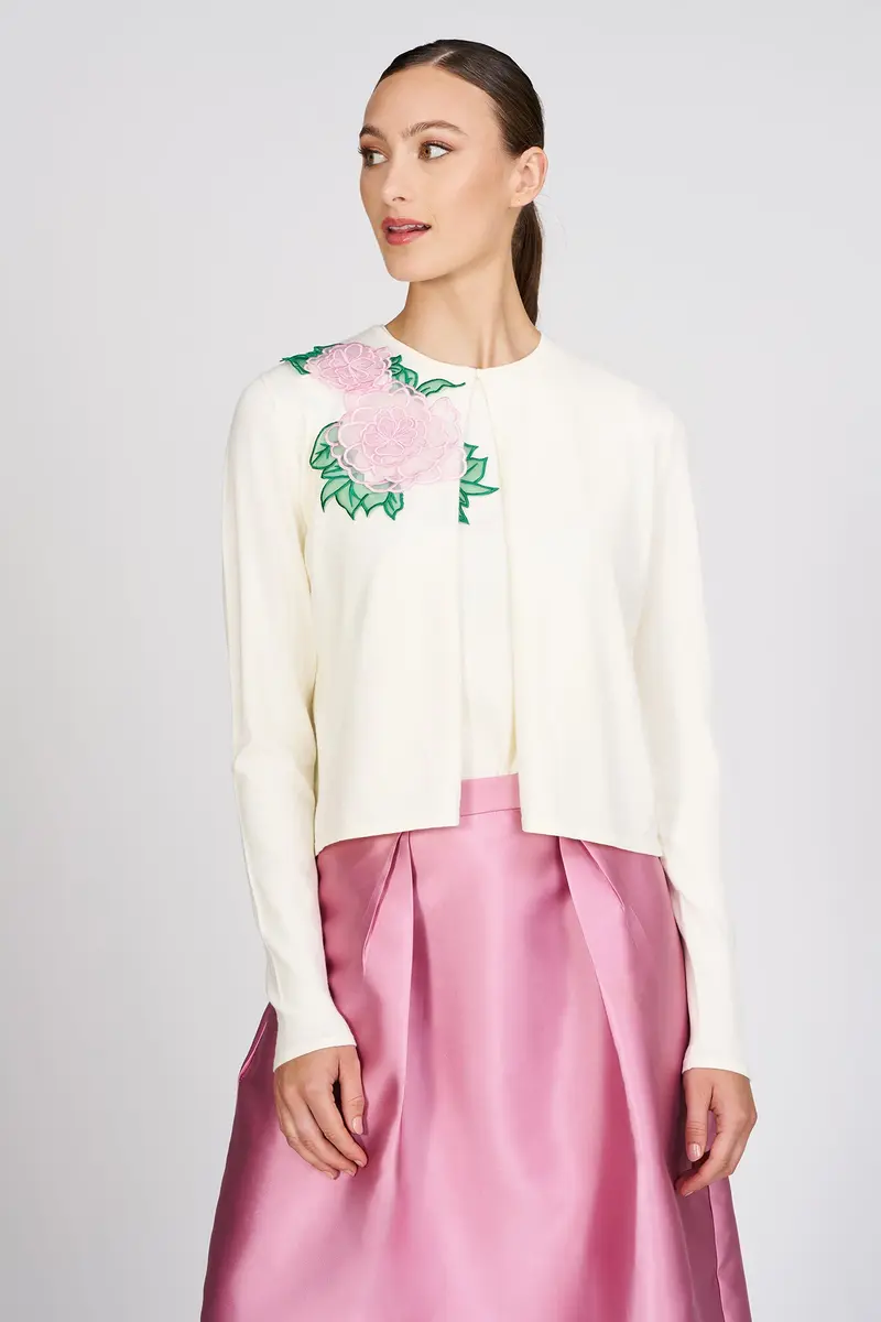 Floral-Appliquéd Cropped Knit Cardigan – Open-Front Style