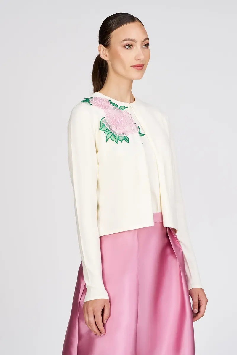 Floral-Appliquéd Cropped Knit Cardigan – Open-Front Style